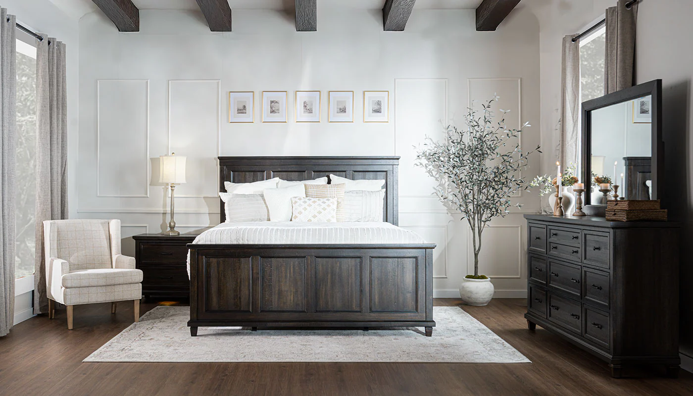 Cedar Grove Bedroom - Image 4