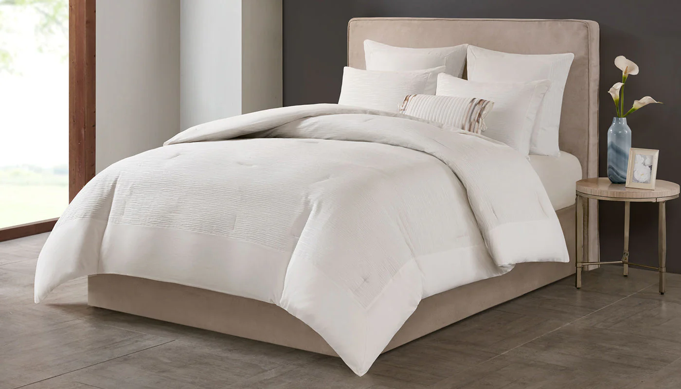 Hanae Comforter Set