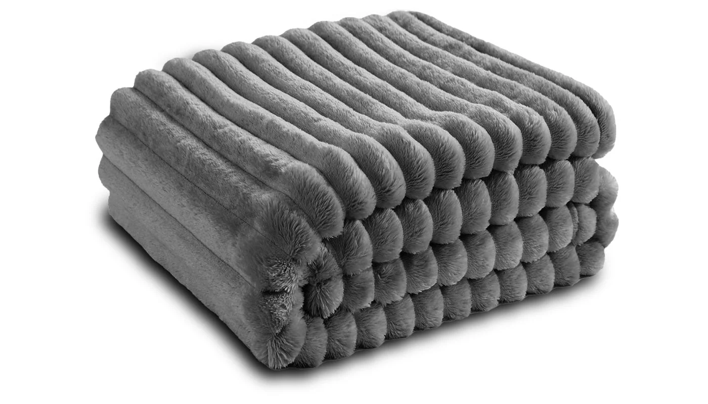 Luxe Haven Luxury Velvet Throw - Image 2