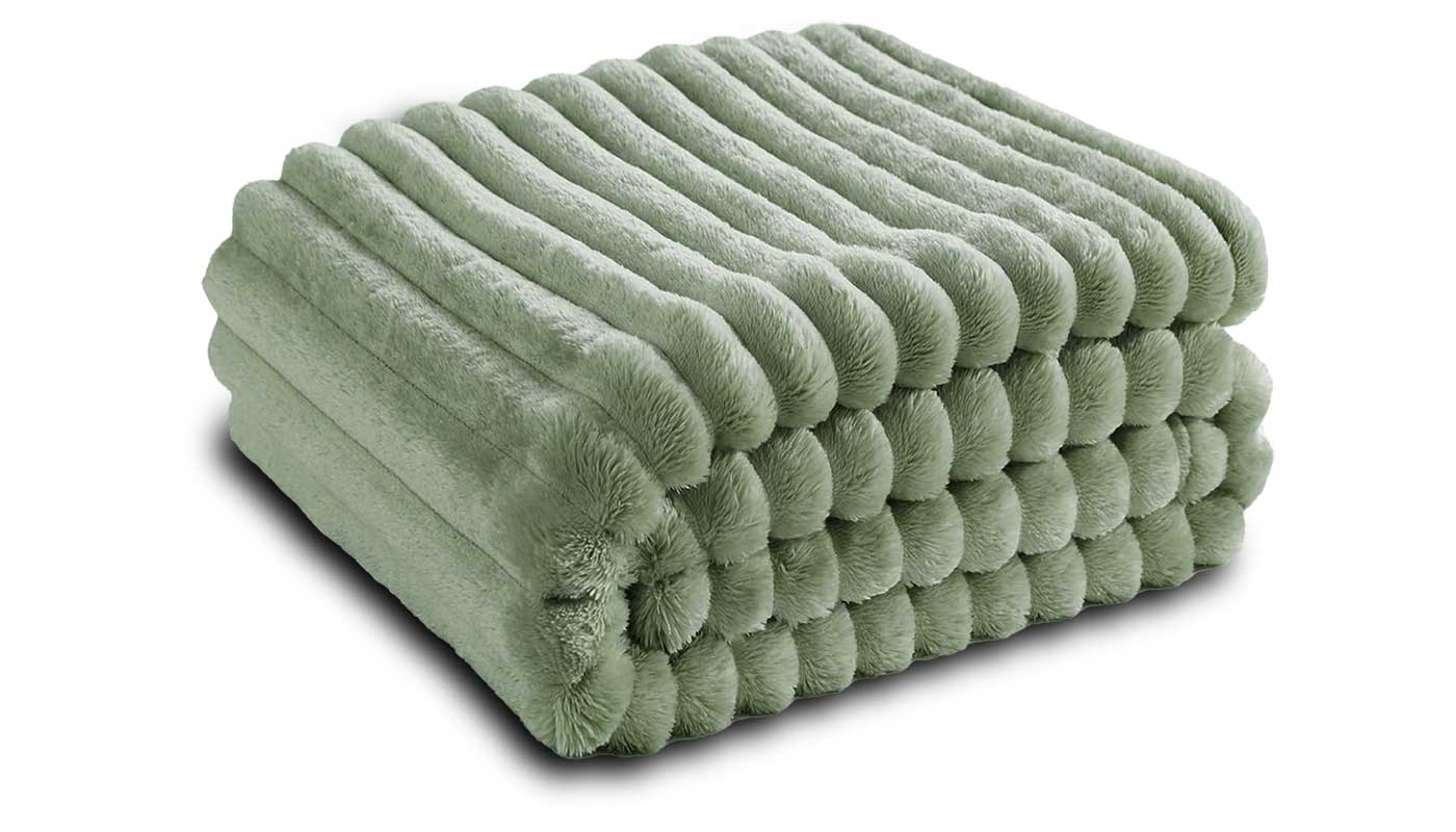 Luxe Haven Luxury Velvet Throw - Image 4
