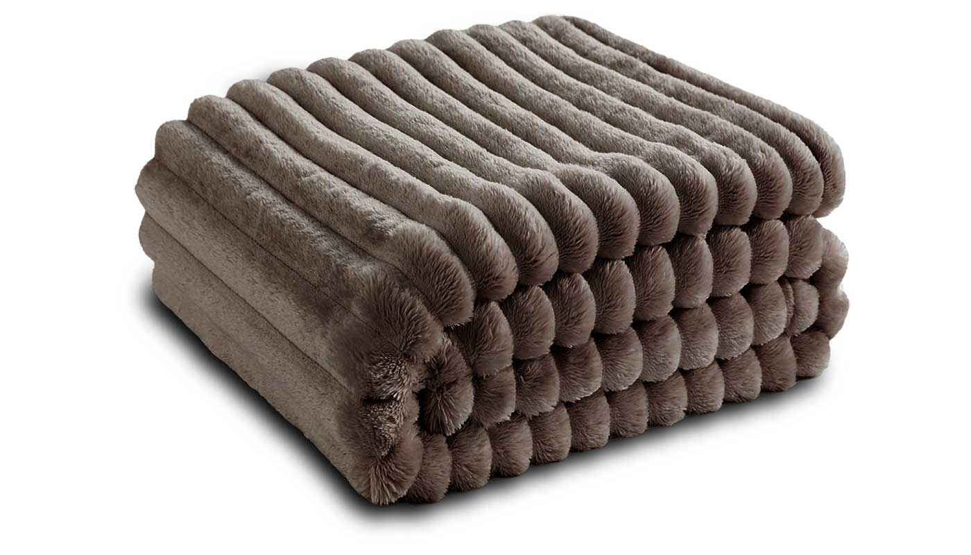 Luxe Haven Luxury Velvet Throw - Image 5